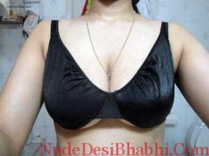 indian aunty hot boobs in blouse bra