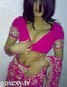bhabis nude in saree